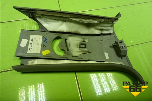 Обшивка стойки задняя верхняя правая (передняя часть) (7L6867242) для Volkswagen Touareg c 2002-2010г (Туарег)