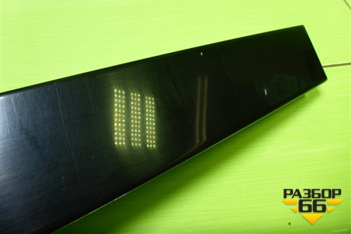 Накладка стойки (центральная правая) для Volkswagen Touareg c 2002-2010г (Туарег)