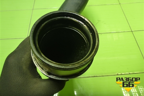 Патрубок интеркулера резиновый для Volkswagen Touareg c 2002-2010г (Туарег)