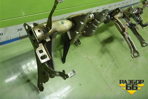 Усилитель торпедо для Volkswagen Touareg c 2002-2010г (Туарег)