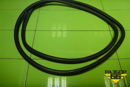 Уплотнитель двери передней левой для Volkswagen Touareg c 2002-2010г (Туарег)