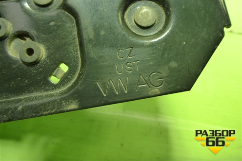 Замок капота для Volkswagen Touareg c 2002-2010г (Туарег)