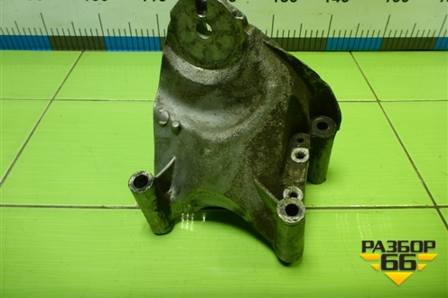 Кронштейн двигателя правый (070199308A) для Volkswagen Touareg c 2002-2010г (Туарег)