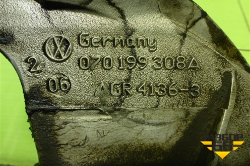 Кронштейн двигателя правый (070199308A) для Volkswagen Touareg c 2002-2010г (Туарег)