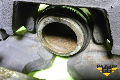 Суппорт передний правый для Volkswagen Touareg c 2002-2010г (Туарег)