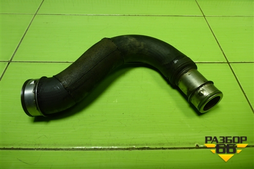 Патрубок интеркулера резиновый для Volkswagen Touareg c 2002-2010г (Туарег)