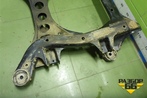 Подрамник передний АКПП (7L0499311C) для Volkswagen Touareg c 2002-2010г (Туарег)