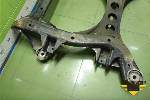 Подрамник передний АКПП (7L0499311C) для Volkswagen Touareg c 2002-2010г (Туарег)