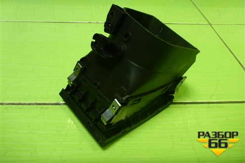 Дефлектор воздушный левый (7L6819703D) для Volkswagen Touareg c 2002-2010г (Туарег)