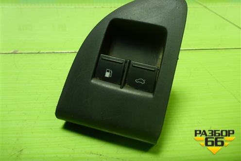 Кнопка открывания лючка бензобака ,багажника (7L6867375C) для Volkswagen Touareg c 2002-2010г (Туарег)
