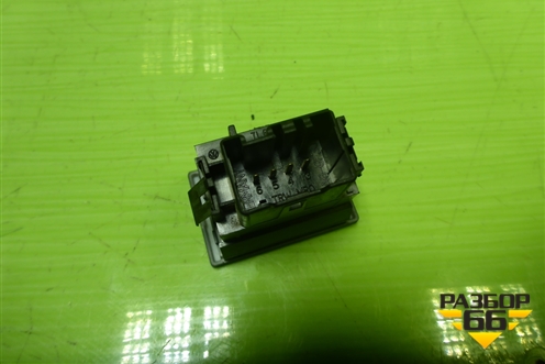 Кнопка обогрева сидений (7L6963569C) для Volkswagen Touareg c 2002-2010г (Туарег)