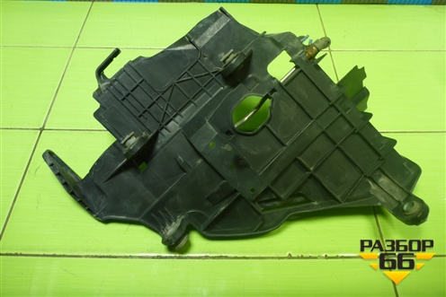 Кронштейн фары левой (7L0863483F) для Volkswagen Touareg c 2002-2010г (Туарег)