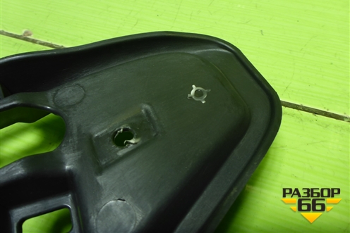 Обшивка стойки центральная верхняя правая (8200823419) для Nissan Terrano с 2014г (Терано)