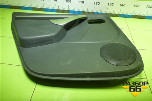 Обшивка двери задней левой под электрику (829A18026R) для Nissan Terrano с 2014г (Терано)