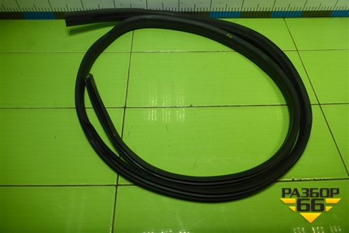 Уплотнитель двери передней правой для Nissan Terrano с 2014г (Терано)