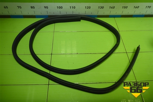 Уплотнитель двери передней левой для Nissan Terrano с 2014г (Терано)