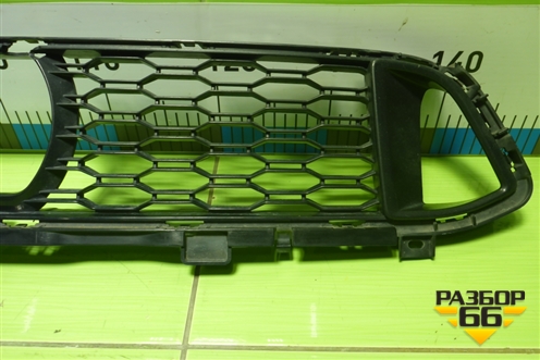 Решетка в передний бампер центральная (51118069706) для BMW 6-серия GT G32 с 2017г