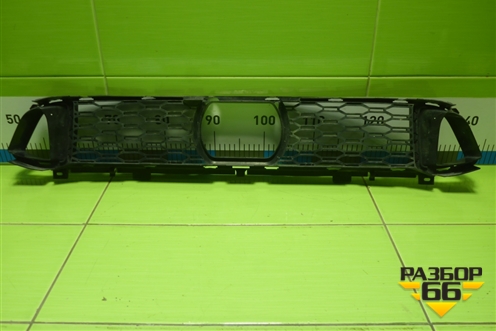 Решетка в передний бампер центральная (51118069706) для BMW 6-серия GT G32 с 2017г