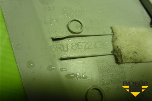 Обшивка стойки центральная верхняя левая (6RU867243E) для Volkswagen Polo (седан) с 2010г (Поло)