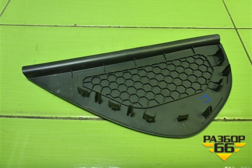 Накладка на торпедо (боковая правая) (6RU858248D) для Volkswagen Polo (седан) с 2010г (Поло)