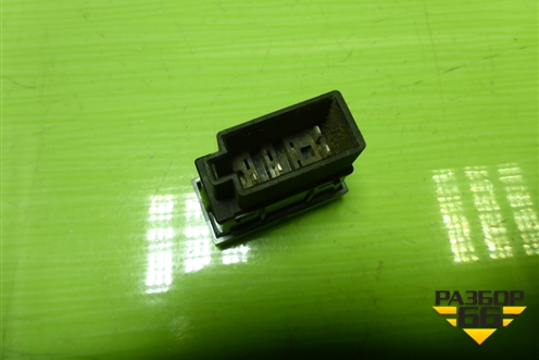 Кнопка выключения горного тормоза (AZ962258000602) для Sitrak C7H (С7Н)