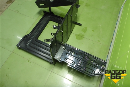 Ящик инструментальный внутри  правый (AZ16D457000036) для Sitrak C7H (С7Н)