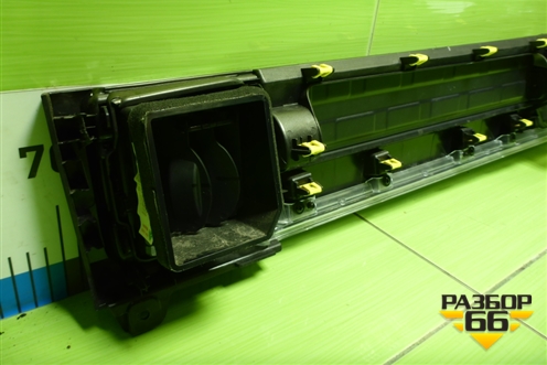 Накладка на торпедо  (812W61701501014) для Sitrak C7H (С7Н)