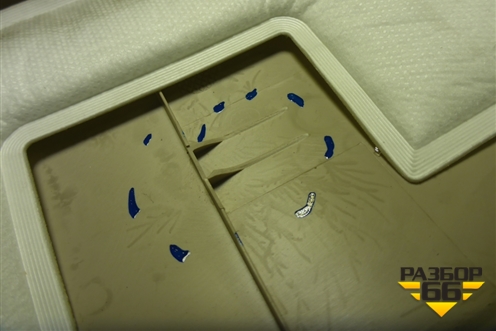 Обшивка в кабину левая верхняя (AZ16D561000021) для Sitrak C7H (С7Н)