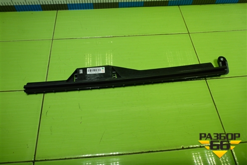 Направляющая стекла правого  (711W626510116) для Sitrak C7H (С7Н)