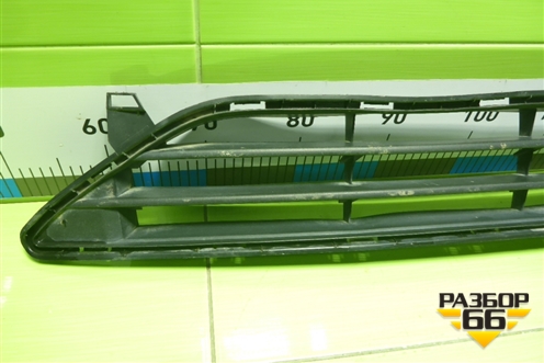 Решетка в передний бампер центральная (после 2018г) (622546FR0A) для Nissan X-Trail (Т32) с 2014г (Хтраил)