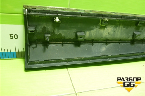 Накладка двери передней левой (5NA854939) для Volkswagen Tiguan с 2016г (Тигуан)