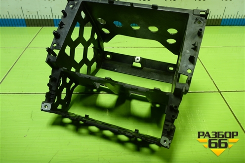 Кронштейн магнитолы (6RU858005D) для Volkswagen Polo (седан) с 2010г (Поло)