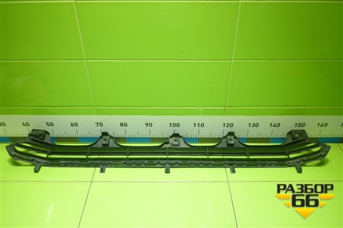 Решетка в передний бампер центральная (не оригинал) (5311260290) для Toyota Land Cruiser Prado(150) с 2009г (Ленд Крузер Прадо)