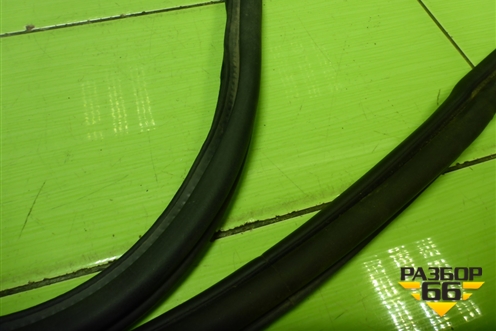 Уплотнитель двери передней правой (6RU867912K) для Volkswagen Polo (седан) с 2010г (Поло)