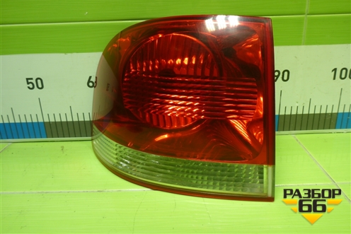 Фонарь задний наружный левый (до 2007г) (7L6945095K) для Volkswagen Touareg c 2002-2010г (Туарег)