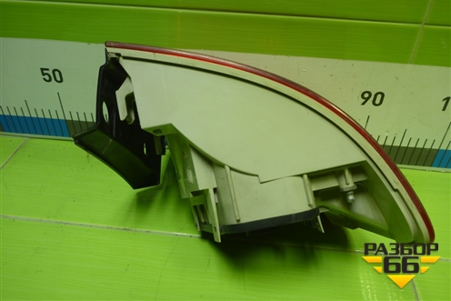 Фонарь задний наружный правый (до 2007г) (7L6945096K) для Volkswagen Touareg c 2002-2010г (Туарег)