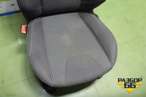 Сиденья комплект (AIR BAG подогрев, хетчбэк) для Ford Focus 3 с 2011г (Фокус)