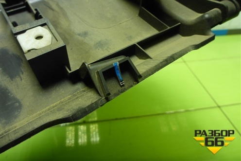 Накладка на торпедо (левая под рулём) (BM51A043A88AGW) для Ford Focus 3 с 2011г (Фокус)