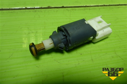 Датчик включения стопсигнала (8200168238) для VAZ Granta/Гранта