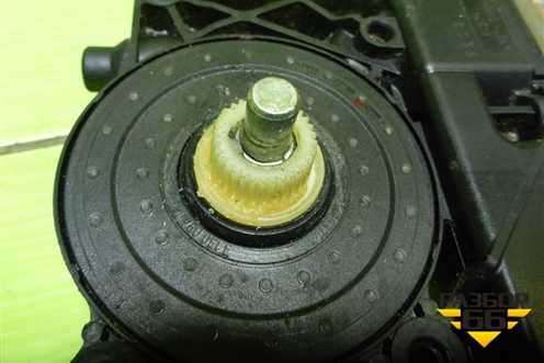 Моторчик стеклоподъёмника передний правый (20951582) для Opel Insignia с 2008-2017г (Инсигниа)