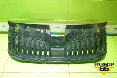 Решетка радиатора (после 2017г) (5E0853653A) для Skoda Octavia (A7) с 2013г (Октавия)