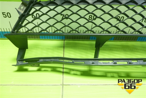 Решетка в передний бампер центральная (AMG под парктроник) (A2928855122) для Mercedes Benz GLE-Klass (купе) C292 с 2015г (ГЛЕ)