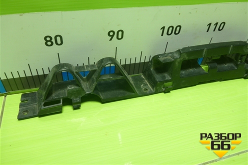 Кронштейн заднего бампера центральный (8200146040) для Renault Megane 2 с 2002-2009г (Меган)