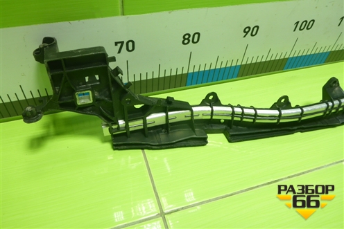 Кронштейн решетки радиатора (не оригинал) (2056204101) для Mercedes Benz C-Klass W205 с 2014г (Ц)