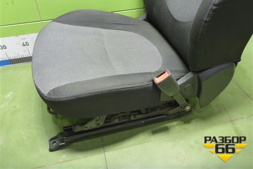 Сиденья комплект (с обогревом, без AIR BAG) для Hyundai Solaris с 2010-2016г (Солярис)