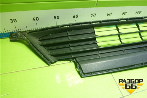 Решетка в передний бампер центральная (нижняя после 2015г) (5311342080) для Toyota Rav-4 с 2012-2019г (Рав 4)