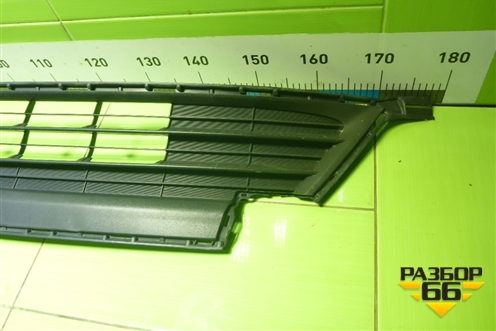 Решетка в передний бампер центральная (нижняя после 2015г) (5311342080) для Toyota Rav-4 с 2012-2019г (Рав 4)