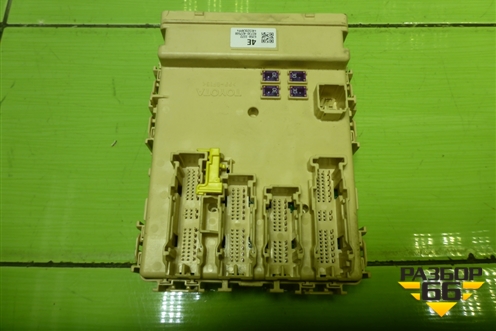 Блок предохранителей салонный (8273042750) для Toyota Rav-4 с 2012-2019г (Рав 4)