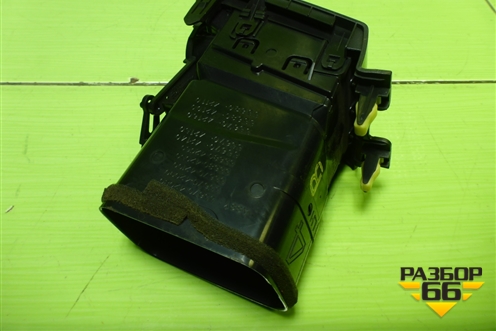 Дефлектор воздушный центральный левый (5567042080) для Toyota Rav-4 с 2012-2019г (Рав 4)