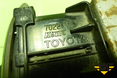 Форсунка омывателя фары правая (8520742051) для Toyota Rav-4 с 2012-2019г (Рав 4)